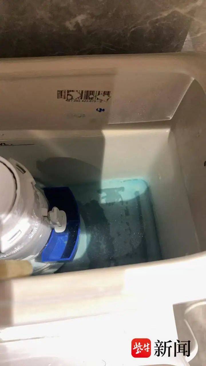 皇冠信用网去哪里弄_一夜之间皇冠信用网去哪里弄,江苏南京一居民家中自来水竟流出“湖水蓝”