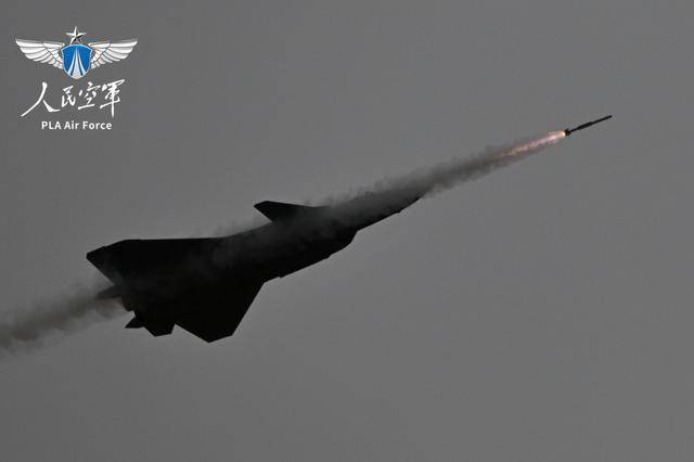 皇冠皇冠代理平台_解放军曝光的一张图片皇冠皇冠代理平台,让西方意识到:歼20的战力被低估了