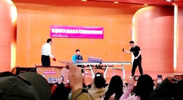 皇冠信用网出租_马英九开球皇冠信用网出租!马龙蒋澎龙在台北上演“双龙会”