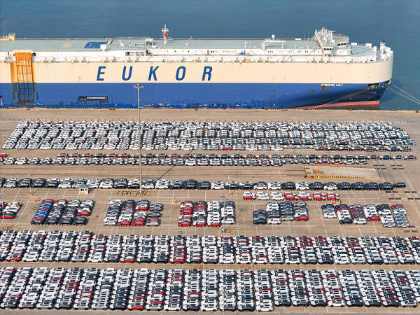 皇冠信用盘在线开户_特朗普威胁加征关税后皇冠信用盘在线开户,客户要求中国出口商提前发货以躲避关税