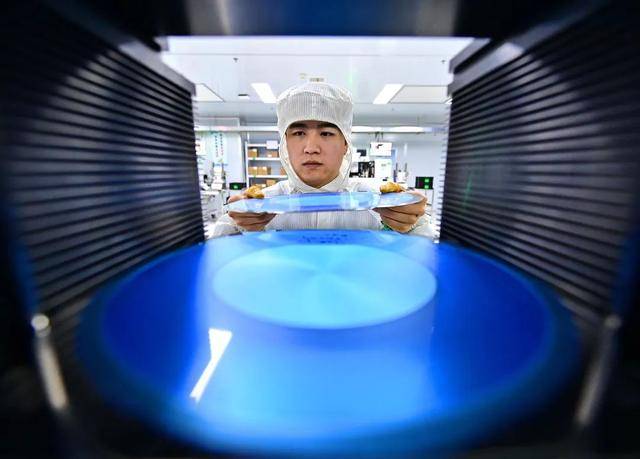 足球平台出租_韩国担心足球平台出租,“海力士、三星电子难逃一劫”