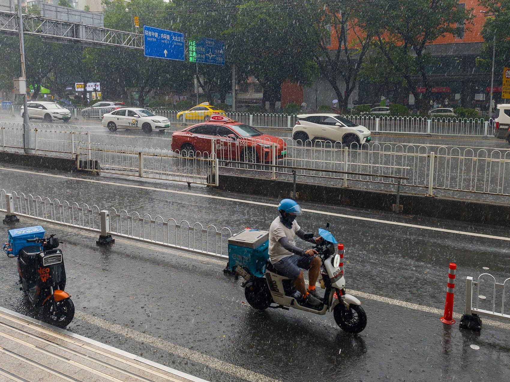 皇冠信用账号申请_广州“电鸡”新规限速15公里皇冠信用账号申请,外卖骑手称来不及送餐,业内人呼吁平台放宽配送时间