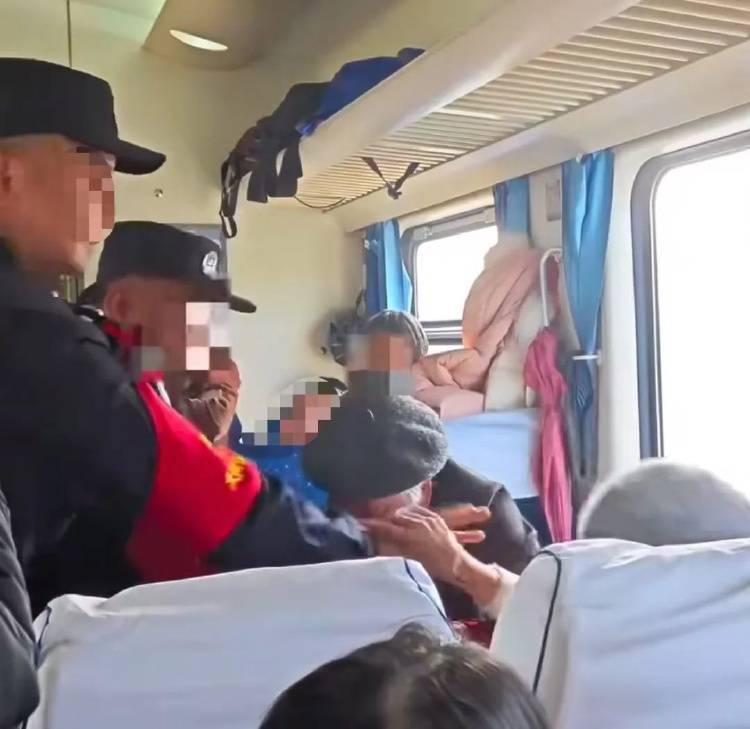 皇冠足球平台申请_母女俩列车霸座还持刀威胁皇冠足球平台申请,12306回应