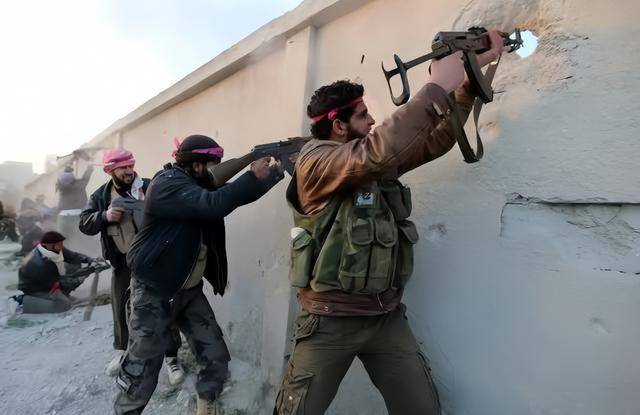 信用网怎么开户_要打大仗了?俄拦不住叛军攻势信用网怎么开户,阿富汗冲破红线,强拉3国入局