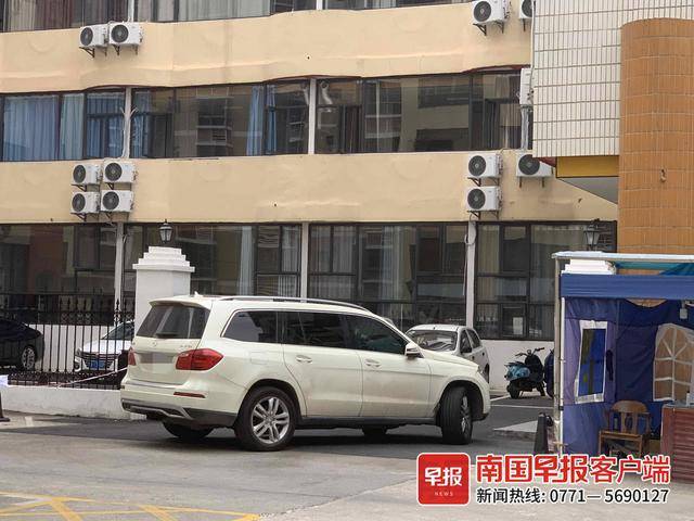 皇冠信用網会员注册网址_因10元停车费皇冠信用網会员注册网址,男子将奔驰车撂在停车场门口三天三夜