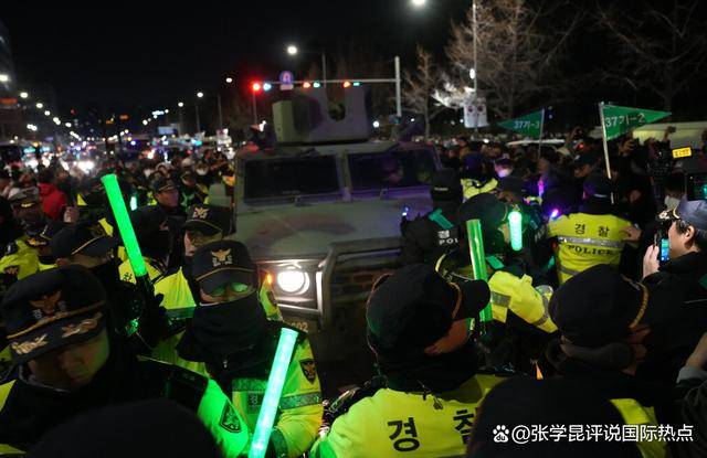 皇冠代理登3平台_警察杀进总统府皇冠代理登3平台,尹锡悦拒不下台,青瓦台一句话,给了朝鲜好机会