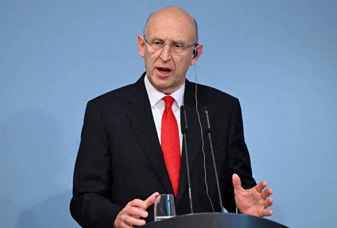 皇冠信用最新地址_英国国防大臣:若跟中国开战皇冠信用最新地址,将在“六个月的全面战争中被摧毁”