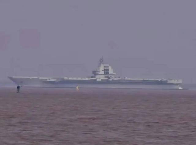 皇冠信用网怎么开户_福建舰新图引发热议皇冠信用网怎么开户,甲板发现着舰试飞痕迹,离服役还有多久?