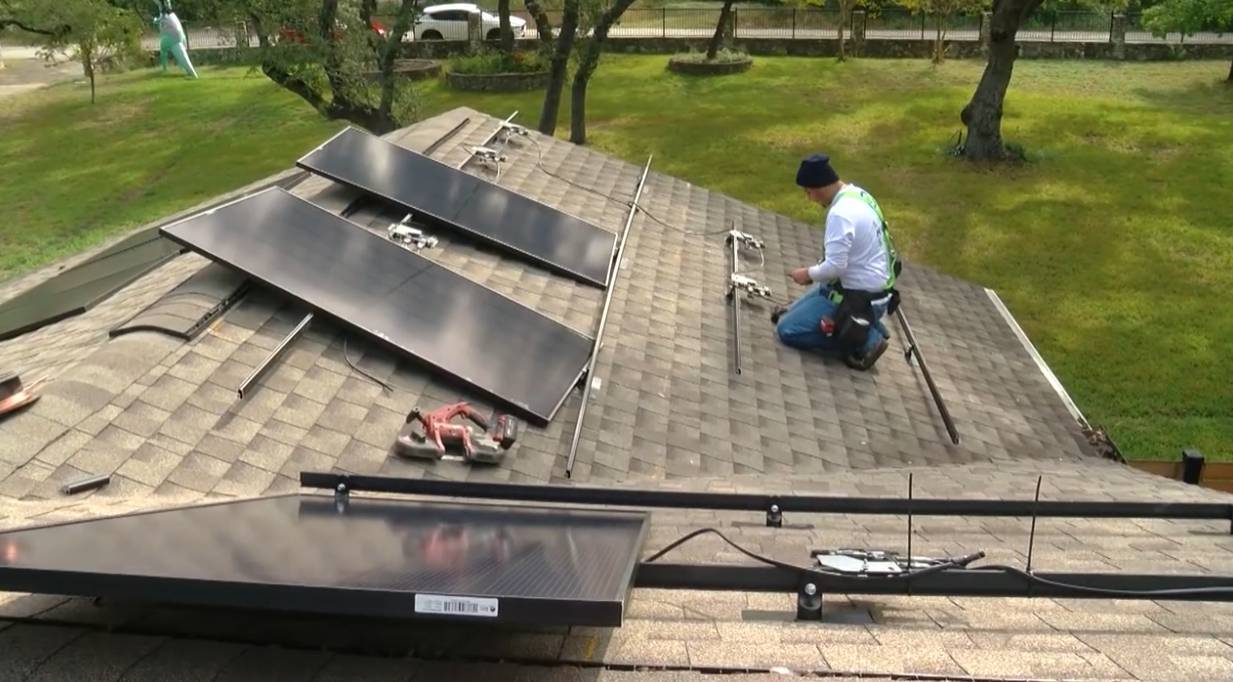 皇冠足球平台代理_美国人学“精”了:直接从中国下单太阳能电池板皇冠足球平台代理,立省7万元