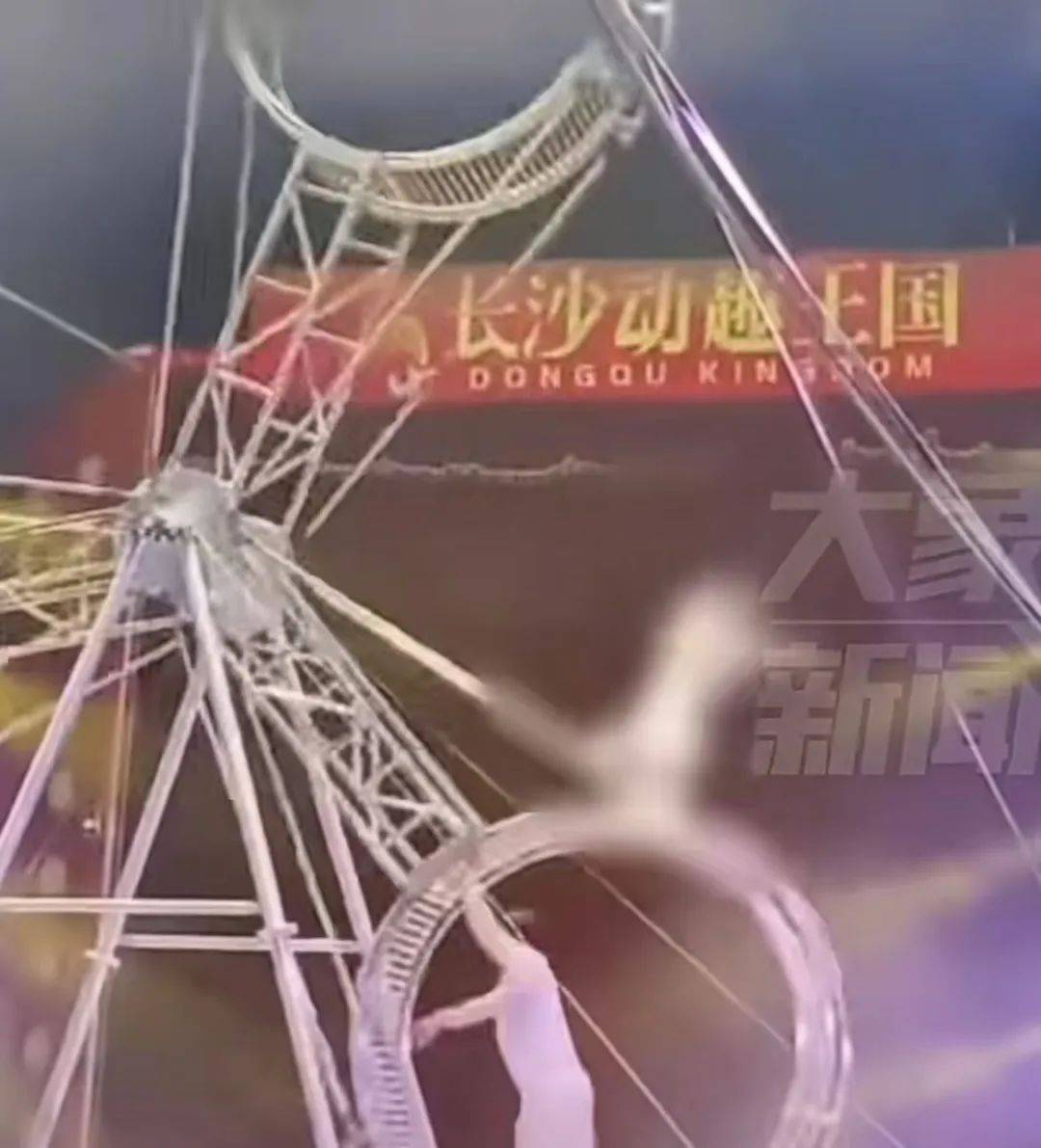 皇冠信用網可以占几成_长沙一杂技演员从高空坠落皇冠信用網可以占几成,砸到表演设施上!涉事商家回应