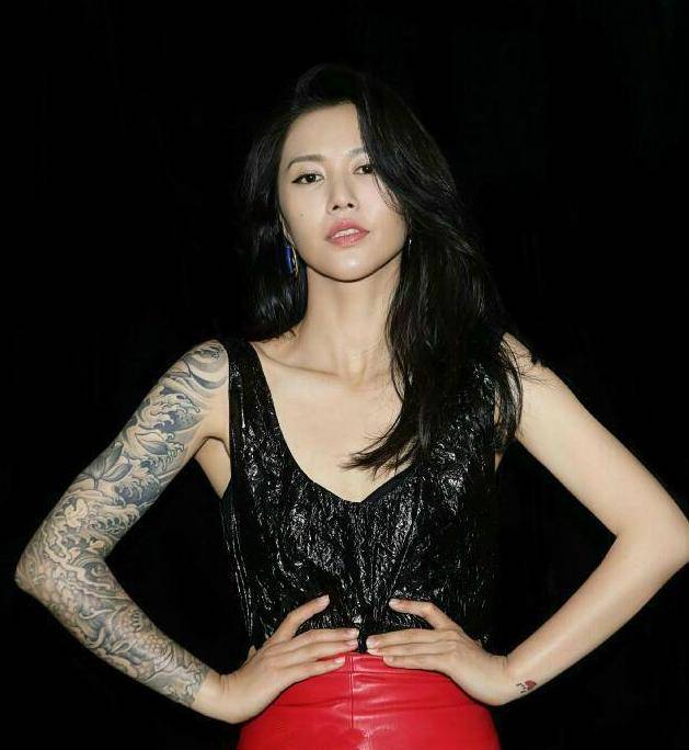 皇冠信用网怎么弄_原来是他娶了谭维维!被称为“不老男神”皇冠信用网怎么弄,曾在海拔5600米上求婚