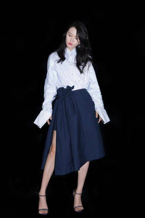 皇冠信用网怎么弄_原来是他娶了谭维维!被称为“不老男神”皇冠信用网怎么弄,曾在海拔5600米上求婚