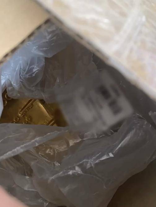 welcome皇冠注册_网购6克黄金welcome皇冠注册,竟收到2000克金砖!女子吓懵:手到现在都是冷的……