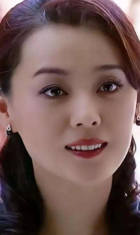 皇冠信用网址多少_1977年出生的原装大美女皇冠信用网址多少,现在47岁,越来越有味道,眼睛会勾人