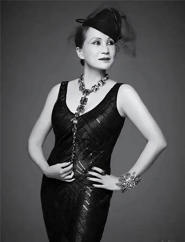 皇冠信用网登2代理_原来早已退出中国籍?被老外“玩腻就丢掉”的郑绪岚皇冠信用网登2代理,却回国捞金