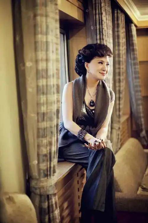 皇冠信用网登2代理_原来早已退出中国籍?被老外“玩腻就丢掉”的郑绪岚皇冠信用网登2代理,却回国捞金