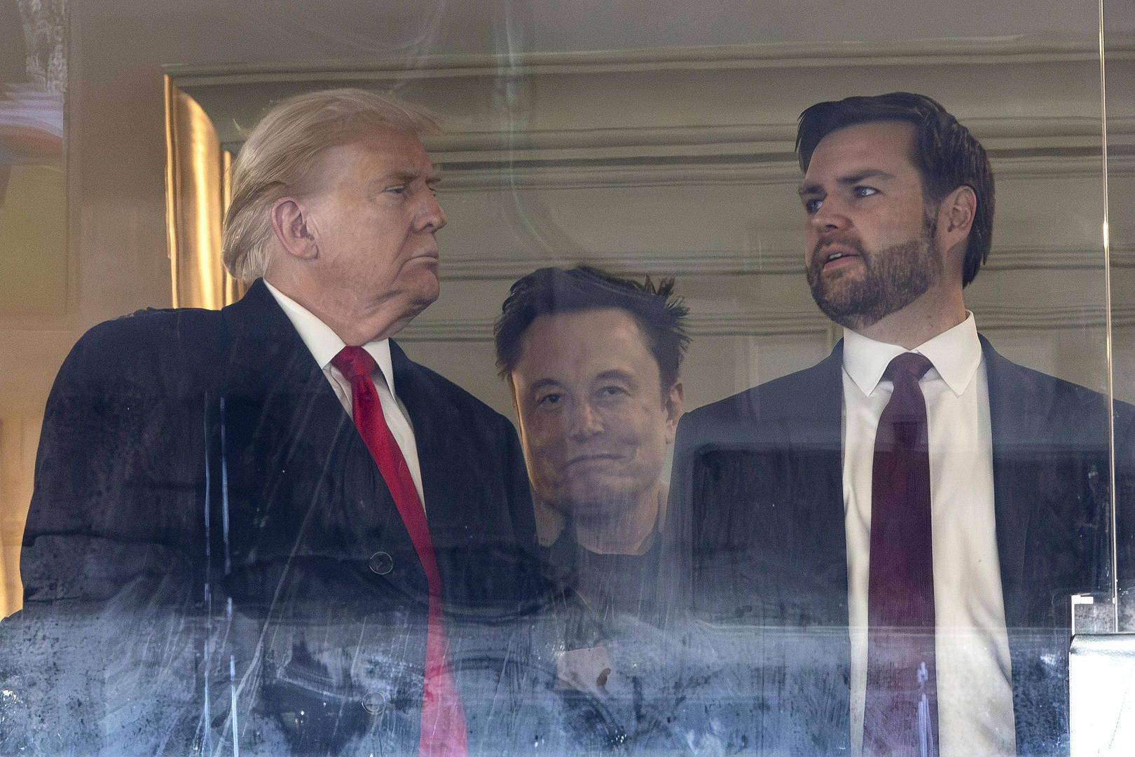 皇冠信用需要押金吗_马斯克被曝闯入特朗普和贝索斯晚宴皇冠信用需要押金吗,本人回应“联席总统”说法:民主党试图离间我们