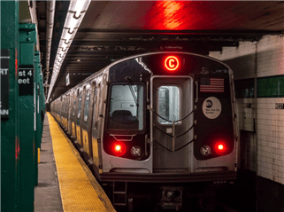 皇冠信誉网_纽约地铁上一睡觉女子被纵火烧死皇冠信誉网,“嫌疑人还坐在长椅上目睹现场”