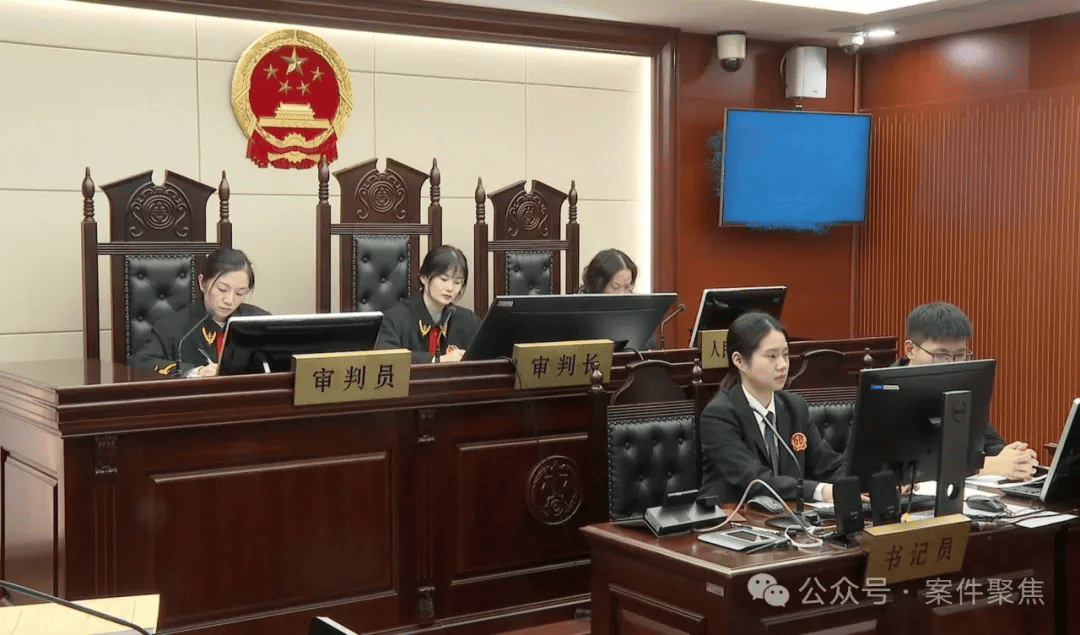 皇冠信用网需要押金吗_4女1男在上海被当场抓获!贴身内衣里有蹊跷皇冠信用网需要押金吗,竟藏着12公斤黄金粉末