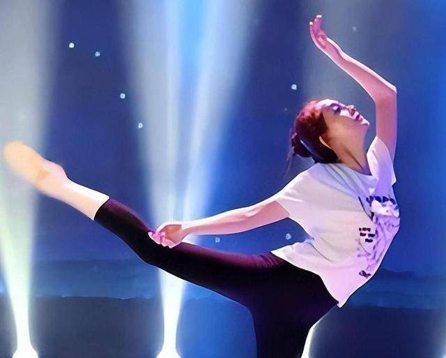 皇冠信用盘网址_冯小刚直言:她太能装了皇冠信用盘网址,永远都红不了,更别提拿奖了