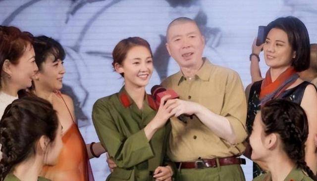 皇冠信用盘网址_冯小刚直言:她太能装了皇冠信用盘网址,永远都红不了,更别提拿奖了