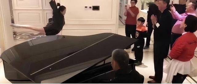 皇冠信用盘网址_冯小刚直言:她太能装了皇冠信用盘网址,永远都红不了,更别提拿奖了