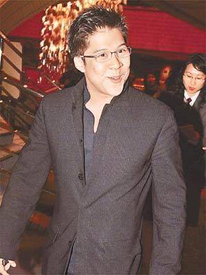 皇冠足球网_霍启刚:我敢不疼老婆吗?那可是拿3000亿继承权换的皇冠足球网!