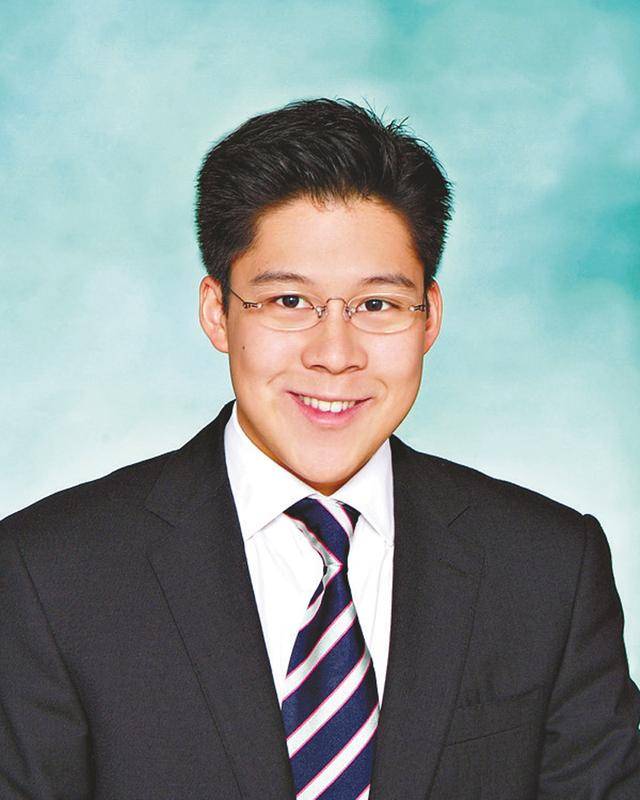 皇冠足球网_霍启刚:我敢不疼老婆吗?那可是拿3000亿继承权换的皇冠足球网!