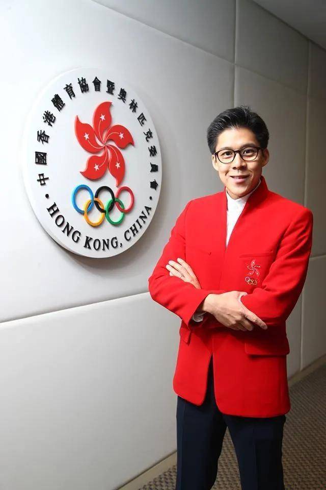 皇冠足球网_霍启刚:我敢不疼老婆吗?那可是拿3000亿继承权换的皇冠足球网!