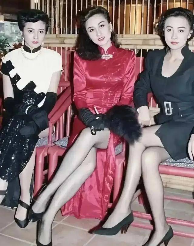 皇冠足球注册_利智算不算顶级大美人皇冠足球注册?看看她和关之琳、翁虹的合照就知道了