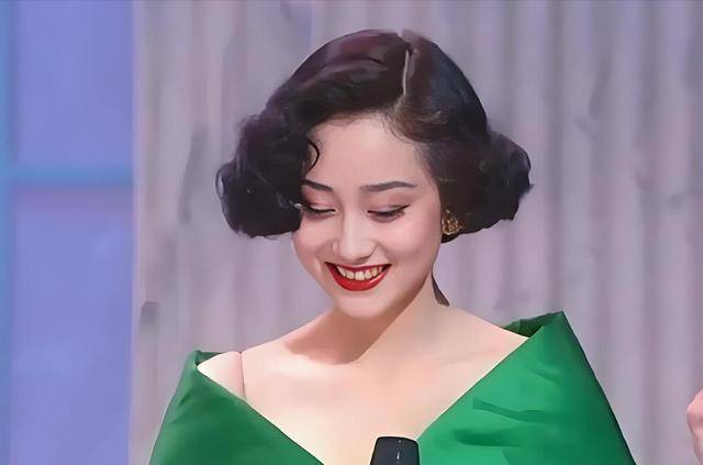 皇冠足球注册_利智算不算顶级大美人皇冠足球注册?看看她和关之琳、翁虹的合照就知道了