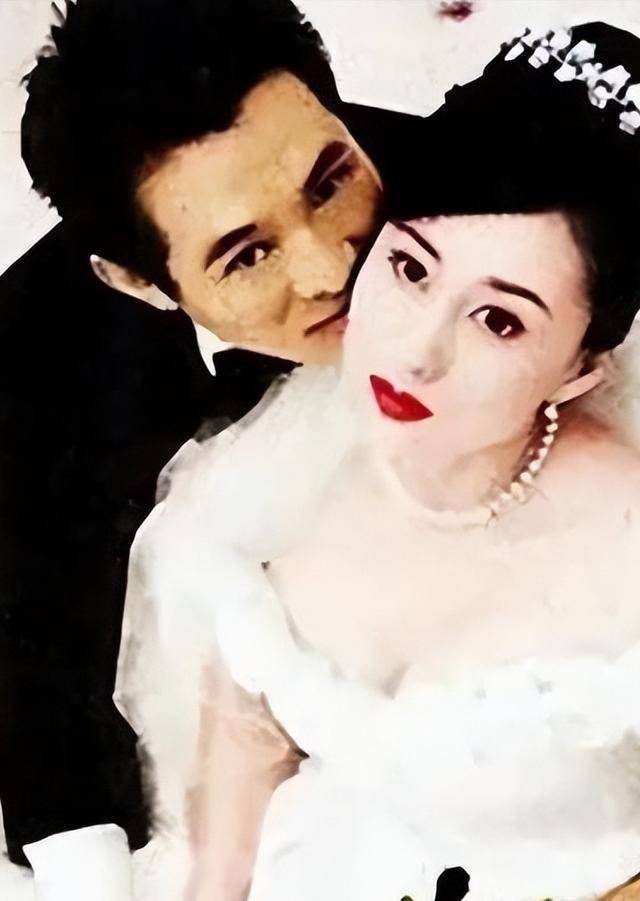 皇冠足球注册_利智算不算顶级大美人皇冠足球注册?看看她和关之琳、翁虹的合照就知道了