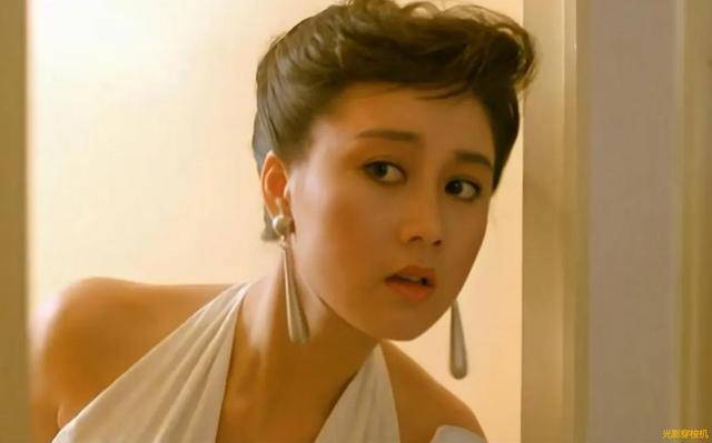 皇冠足球注册_利智算不算顶级大美人皇冠足球注册?看看她和关之琳、翁虹的合照就知道了