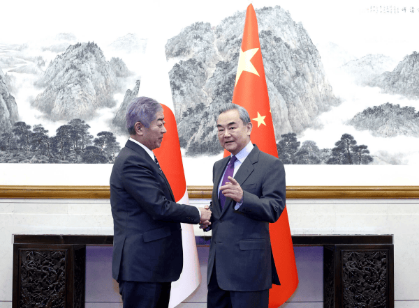 皇冠足球平台代理_离任前皇冠足球平台代理,美驻日大使还在叫:这样我们对中国就让步太多了!