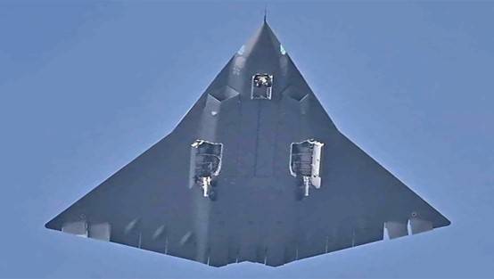 皇冠信用最新地址_一周军评:中国新机井喷皇冠信用最新地址,“美国正获得全面后发优势”