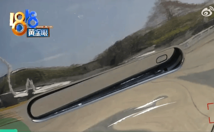 皇冠信用网足球代理_新车被无人快递车撞了个大坑皇冠信用网足球代理,到底是谁的责任?网友吵翻了……