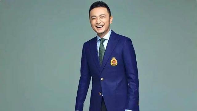 皇冠信用网正版_尼格买提:事业不顺皇冠信用网正版,婚姻崩溃后,母亲又身患重病,人生将如何?