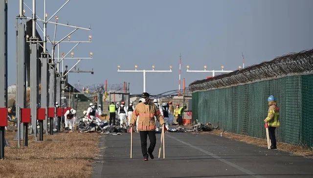 皇冠足球平台_韩国遭遇本土最致命空难皇冠足球平台,专家:飞机维护和机场设计都有问题