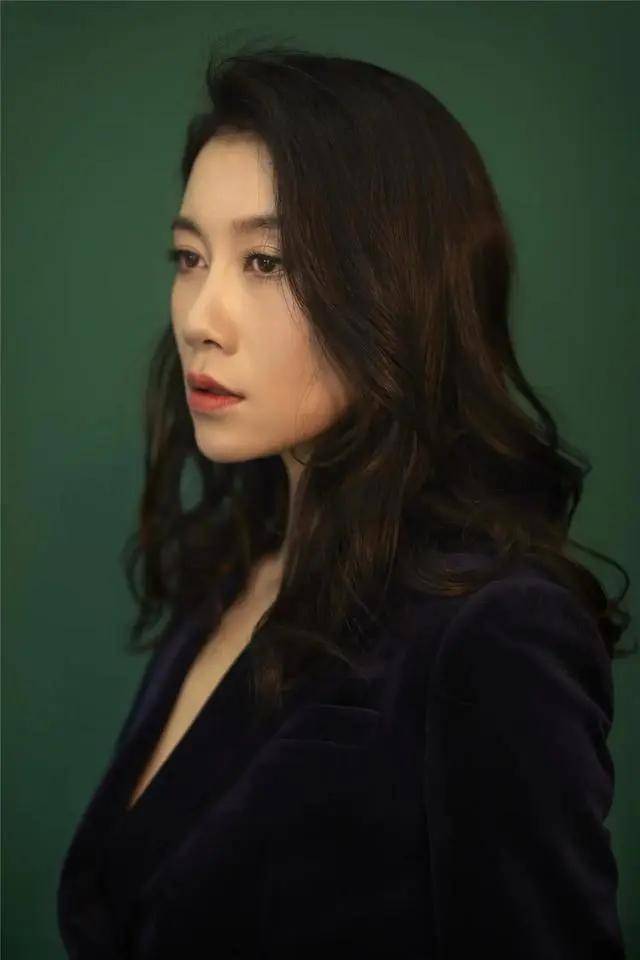 皇冠集团_著名演员温峥嵘:长得漂亮戏也好皇冠集团,为人低调不张扬,追求平淡生活