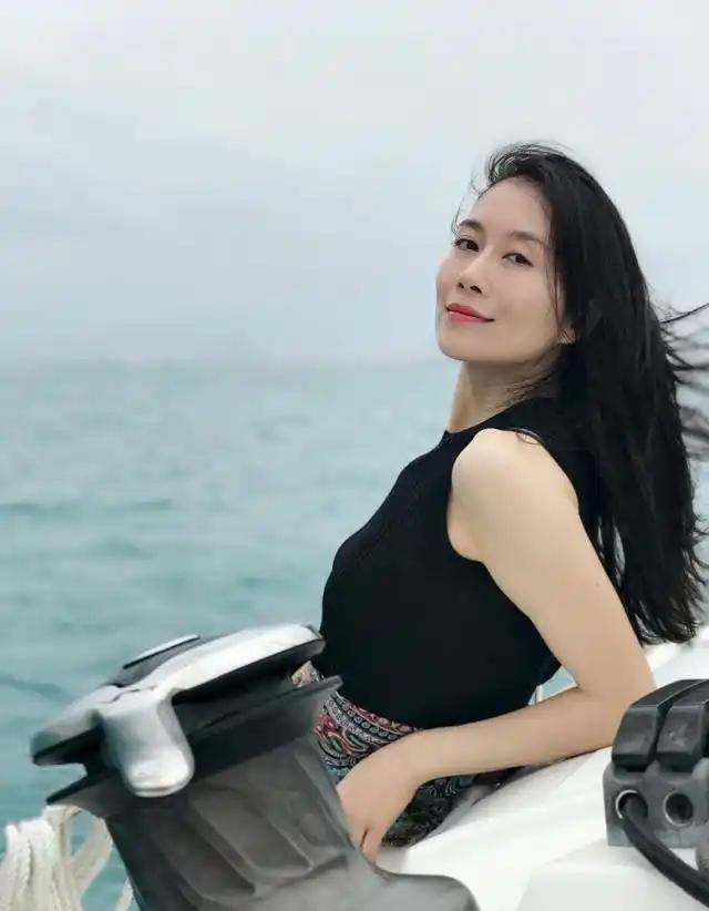 皇冠集团_著名演员温峥嵘:长得漂亮戏也好皇冠集团,为人低调不张扬,追求平淡生活