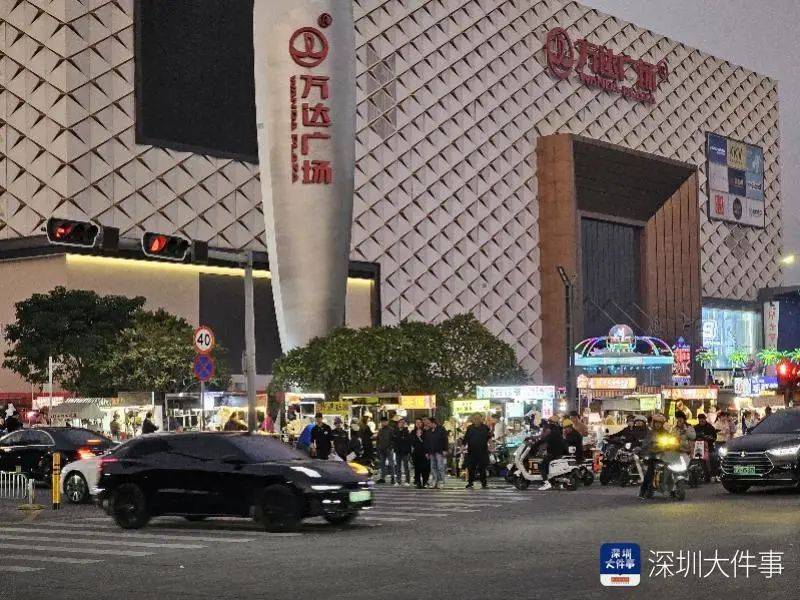 ag.hg0088皇冠_深圳一商圈50米40多个摊位ag.hg0088皇冠,还摆上机动车道!街道办:清理整治劝导