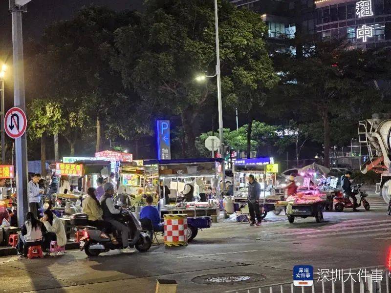 ag.hg0088皇冠_深圳一商圈50米40多个摊位ag.hg0088皇冠,还摆上机动车道!街道办:清理整治劝导