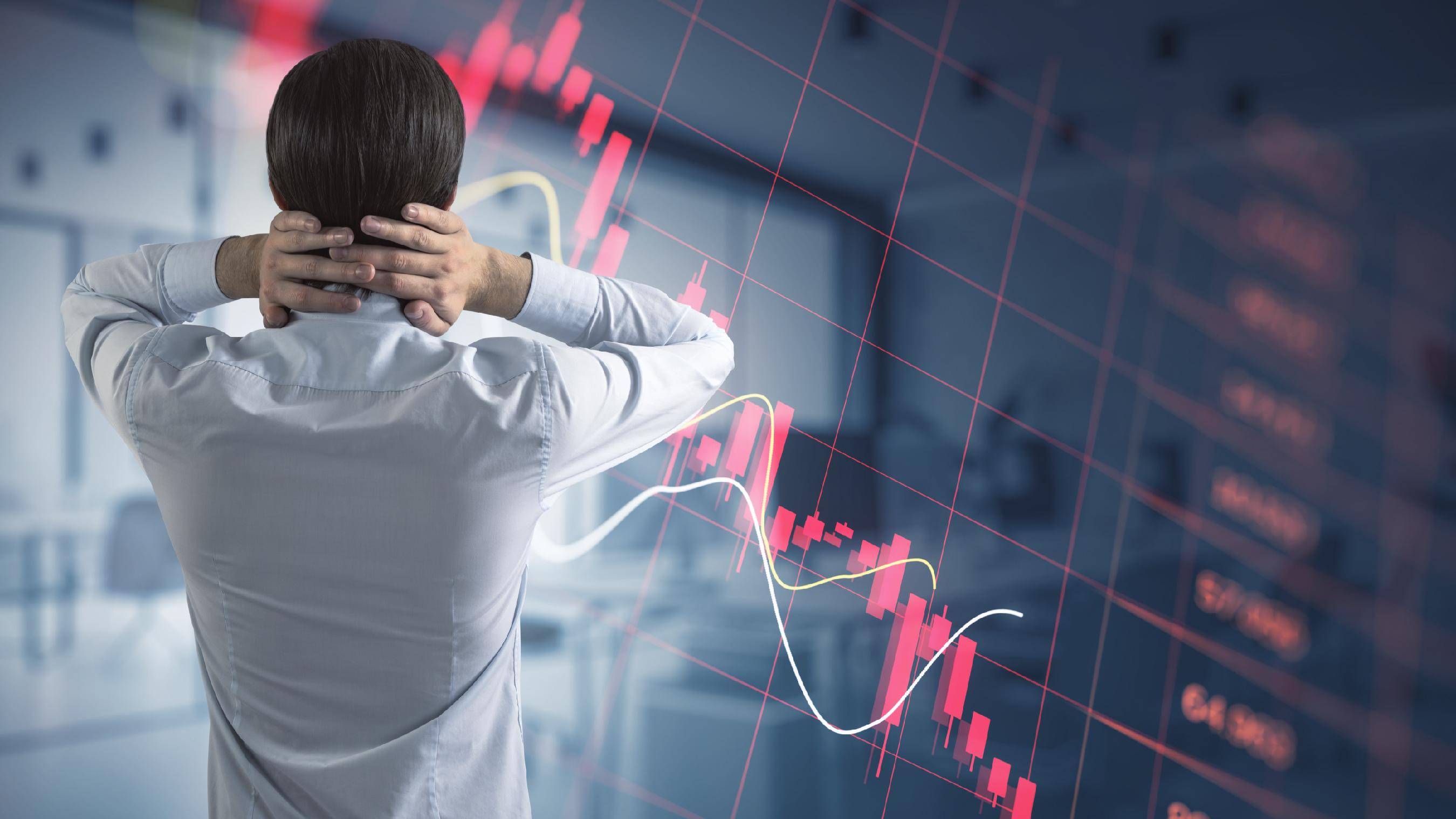 皇冠足球平台_A股午盘|三大股指半日跌超1%皇冠足球平台,大消费板块集体走强