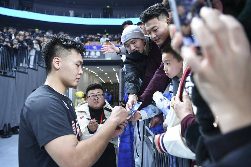 皇冠会员账号注册_赵睿致歉声明:对冲撞裁判行为深表歉意 接受处罚