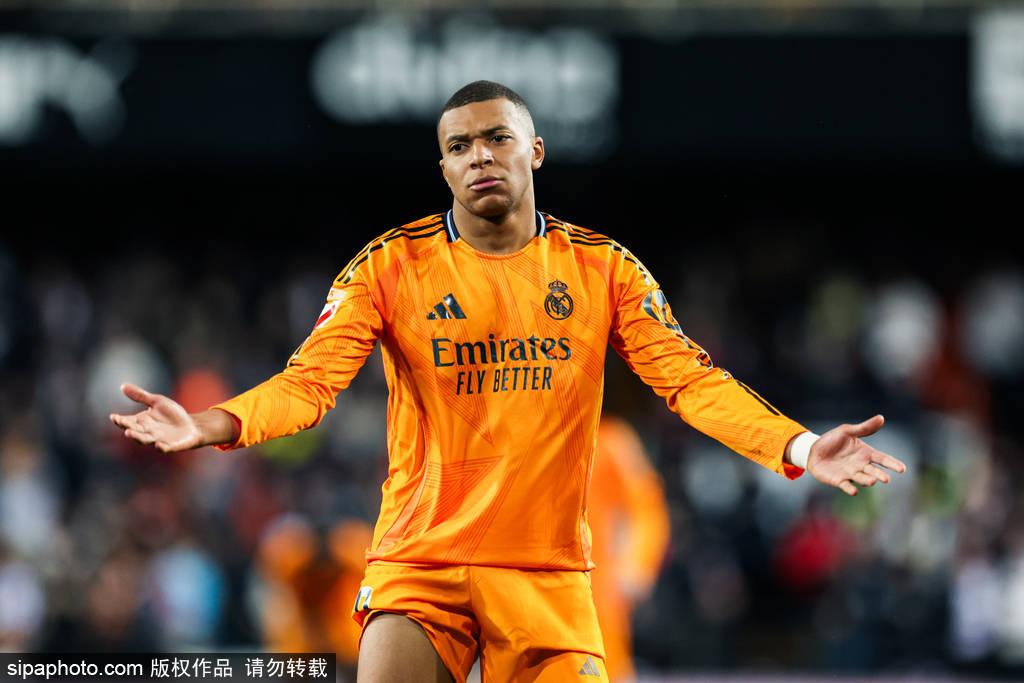 皇冠代理登3_西甲-维尼修斯报复染红贝林失点+补时绝杀 皇马2-1登顶