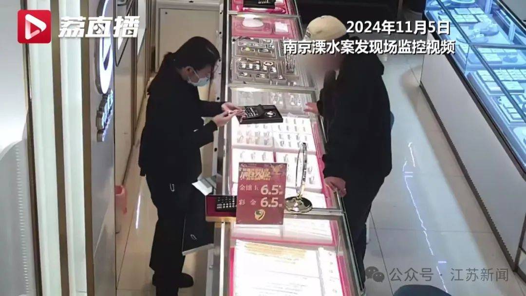 皇冠信用最新地址_男子买3条大金链皇冠信用最新地址,竟掏出28张付款码!警方调查发现全国各地都有受害人