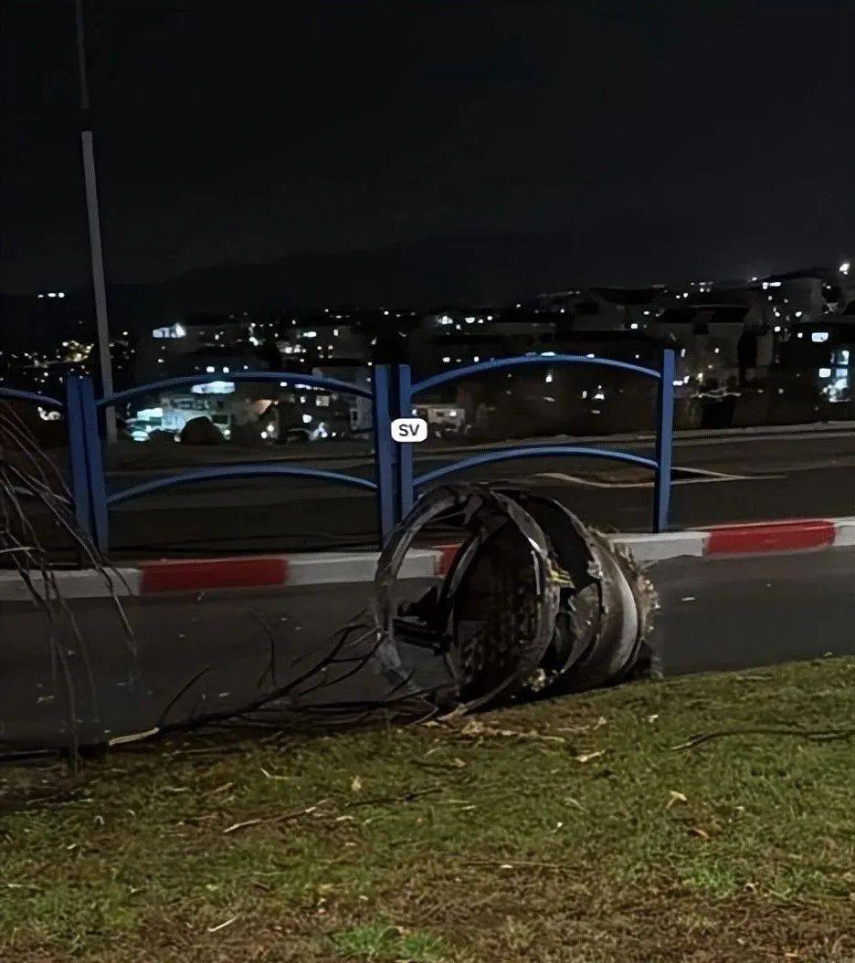 皇冠体育网址_也门胡塞武装震惊世界!导弹精准袭击美国航母皇冠体育网址,揭示中东新格局