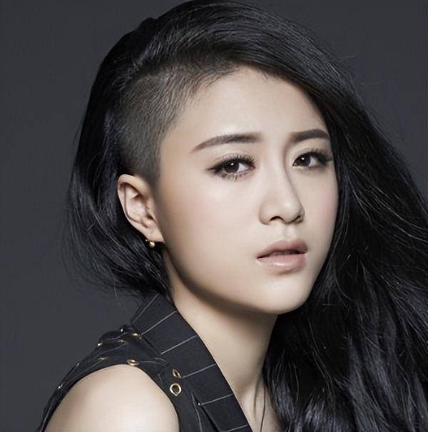 皇冠代理怎么拿_好声音没夺冠皇冠代理怎么拿,却嫁给爱奇艺总裁,34岁成了人生赢家