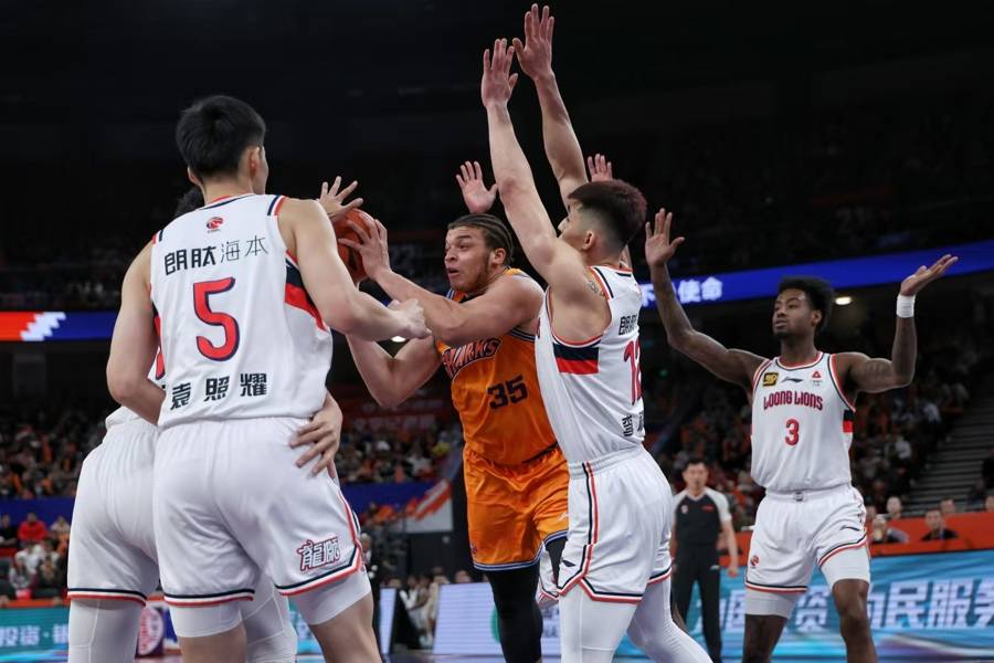 皇冠体育开户_打个盹也不误十五连胜?皇冠体育开户!上海久事男篮主场战胜广州队