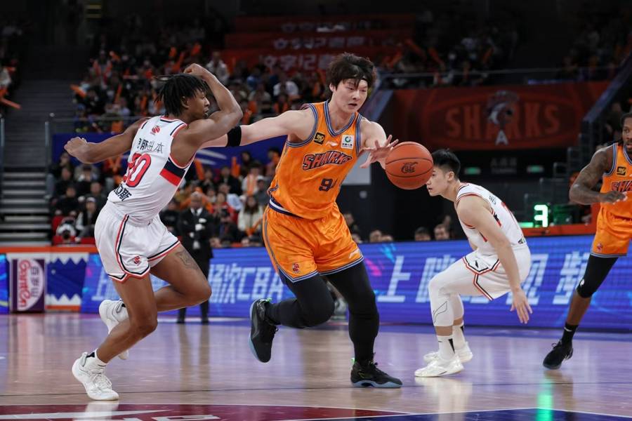 皇冠体育开户_打个盹也不误十五连胜?皇冠体育开户!上海久事男篮主场战胜广州队